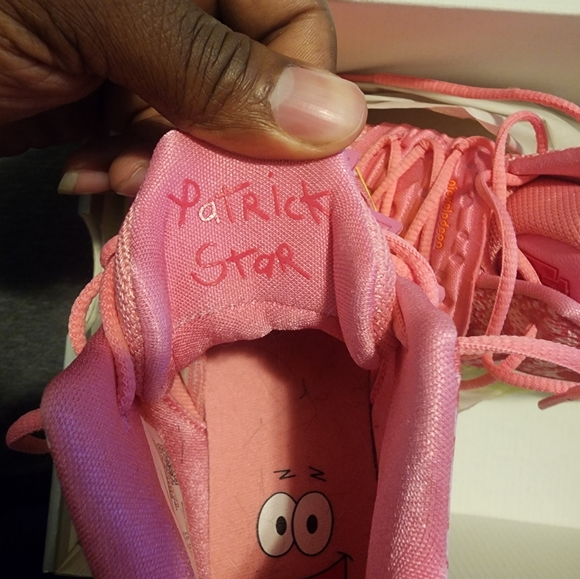 Nike Kyrie 5 “Patrick Star” is one of five sneaker collaboration with box - Picture 4 of 8